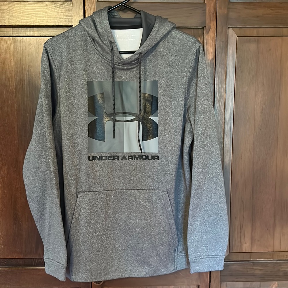 Men’s large Under Amour hoodie